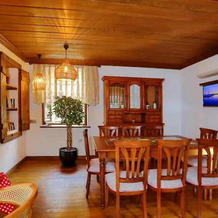 Uno Elegance 酒店 *