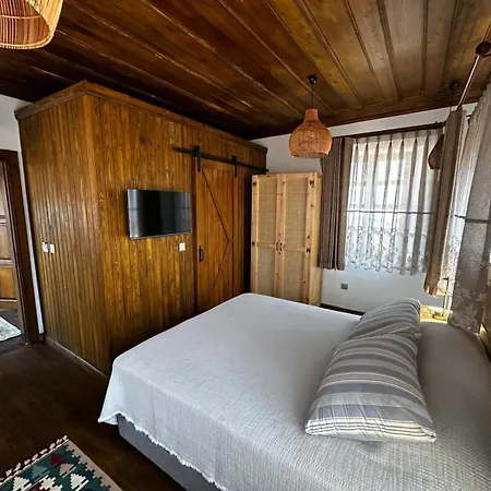 Uno Elegance Hotell *